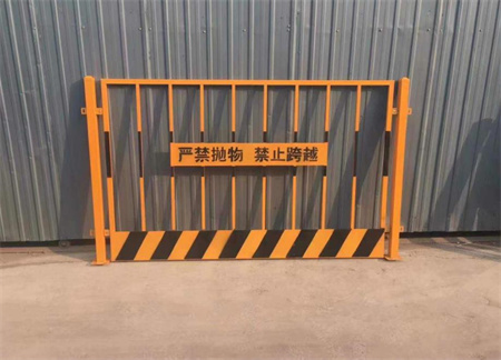 基坑護欄1.jpg 基坑護欄1.jpg